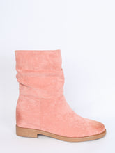 Boots with wrinkle detail